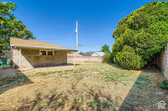 180 E Ross Dr