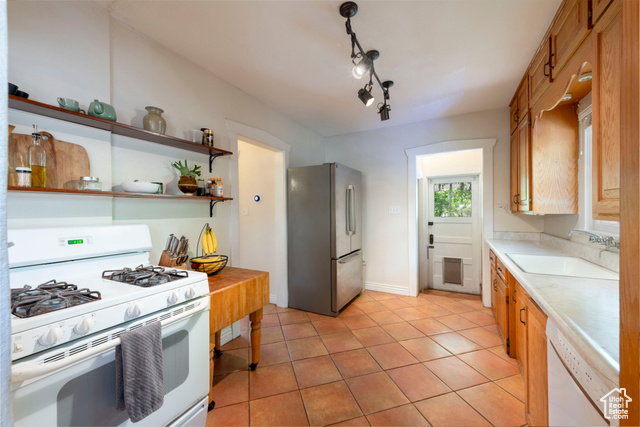 Photo 9 for MLS #2092106 at 1021 E 800 South