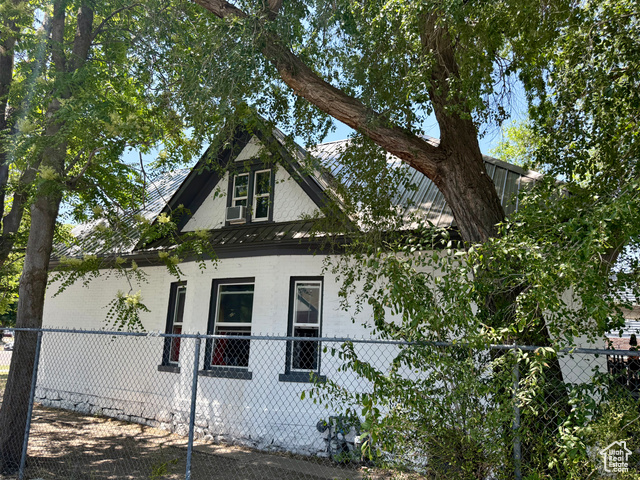 Photo 18 for MLS #2092150 at 660 E 23rd St