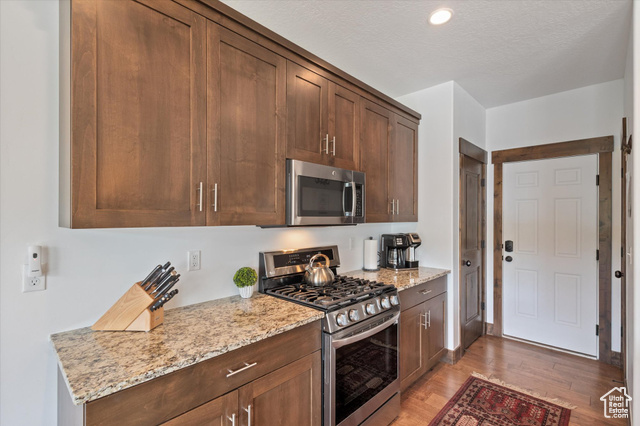 Photo 7 for MLS #2092202 at 1076 W Abigail Dr