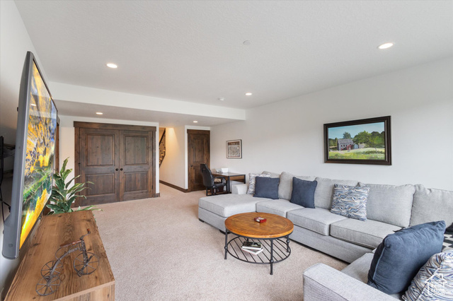 Photo 15 for MLS #2092202 at 1076 W Abigail Dr