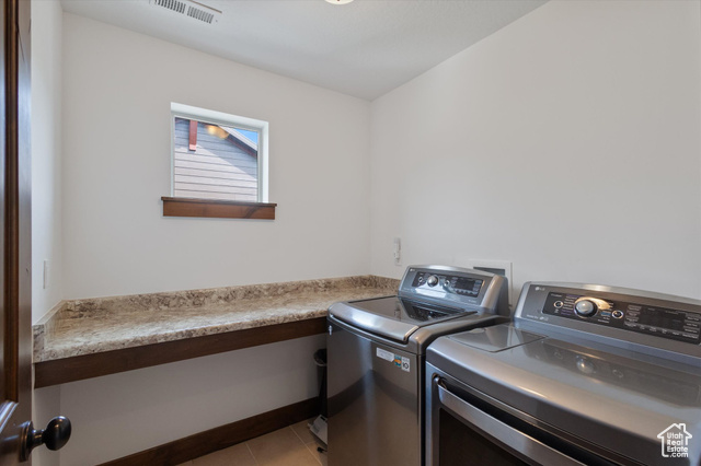 Photo 21 for MLS #2092202 at 1076 W Abigail Dr