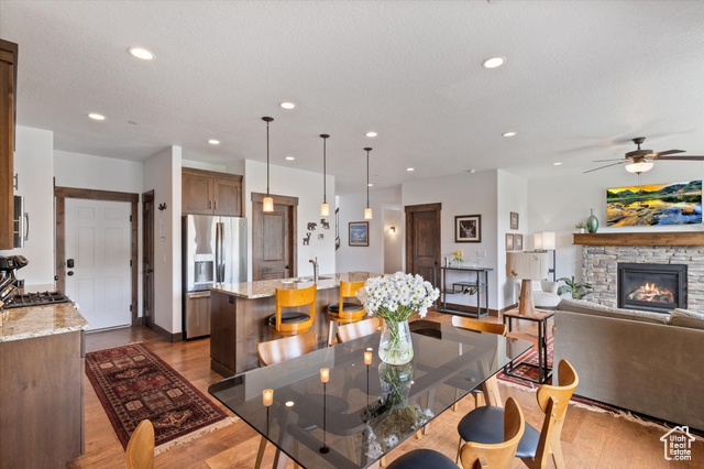 Photo 3 for MLS #2092202 at 1076 W Abigail Dr