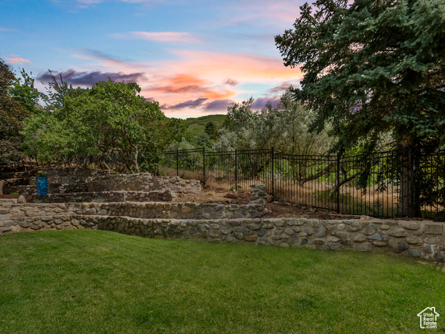 Photo 3 for MLS #2092203 at 2842 E Oakbrook Cir