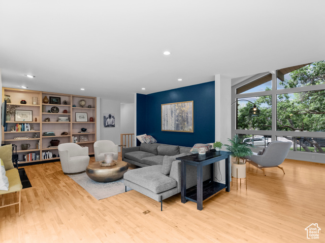 Photo 12 for MLS #2092203 at 2842 E Oakbrook Cir