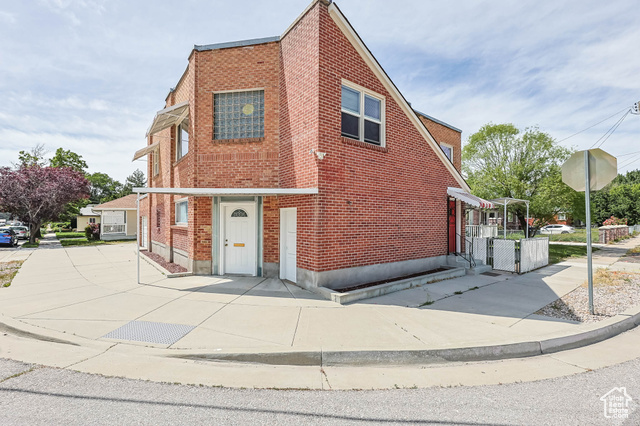 Photo 2 for MLS #2092241 at 810 Canyon Rd