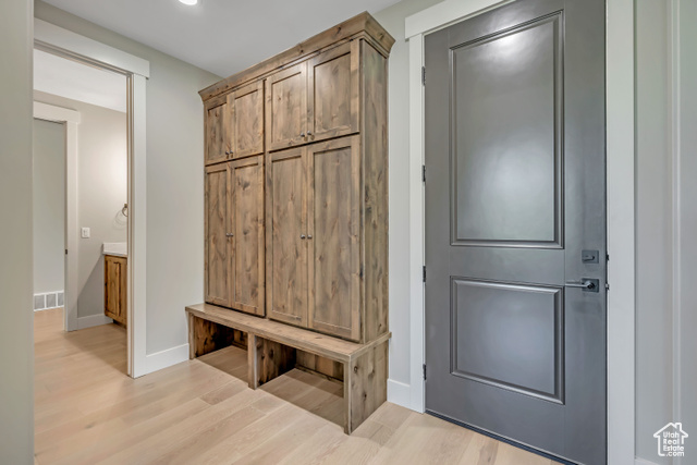 Photo 19 for MLS #2092275 at 1594 S Tree Top Ln #825
