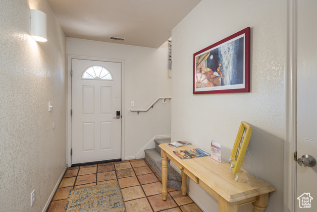 Photo 3 for MLS #2092306 at 3287 E Fairway Loop