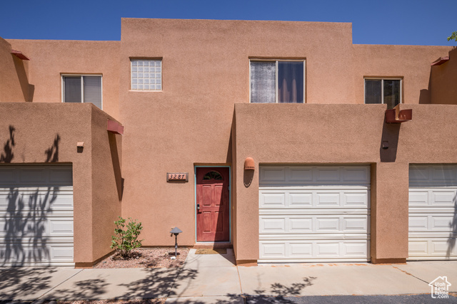 Photo 2 for MLS #2092306 at 3287 E Fairway Loop