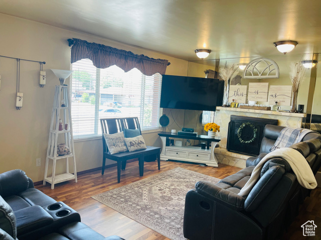 Photo 2 for MLS #2092321 at 1086 W Wenco Dr