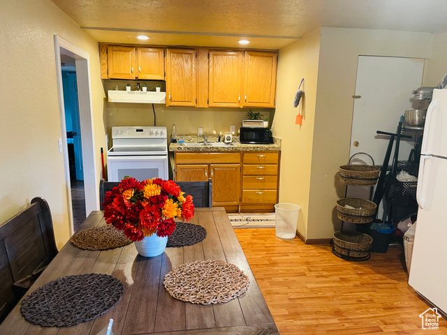 Photo 7 for MLS #2092321 at 1086 W Wenco Dr