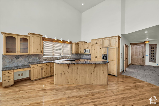 Photo 10 for MLS #2092590 at 393 N Crestline Cir