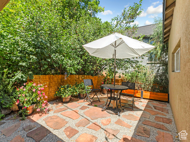 Photo 11 for MLS #2092722 at 1155 N Pinecrest Canyon Rd