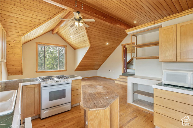 Photo 18 for MLS #2092792 at 300 Moulton Ln