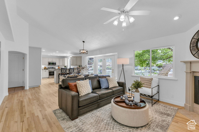 Photo 13 for MLS #2092810 at 318 E Ridge Dr