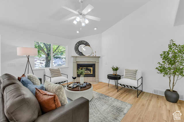 Photo 12 for MLS #2092810 at 318 E Ridge Dr