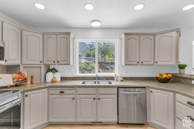 Photo 8 for MLS #2092810 at 318 E Ridge Dr
