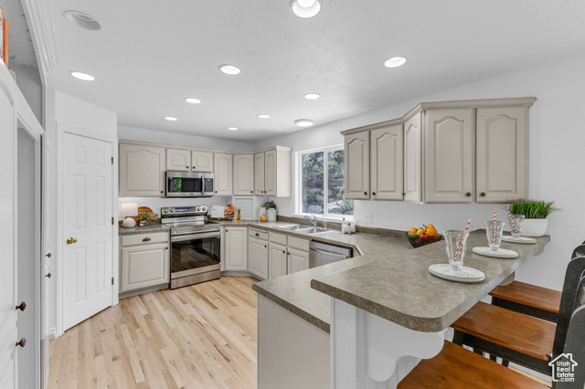 Photo 6 for MLS #2092810 at 318 E Ridge Dr