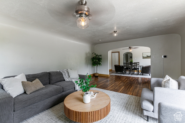 Photo 7 for MLS #2092848 at 3071 Quincy Ave