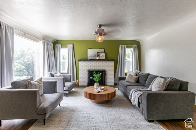 Photo 5 for MLS #2092848 at 3071 Quincy Ave