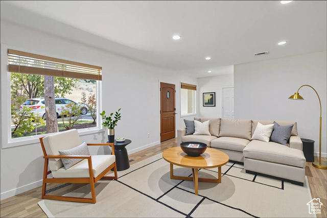 Photo 4 for MLS #2092861 at 537 N Darwin St