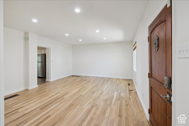Photo 3 for MLS #2092861 at 537 N Darwin St