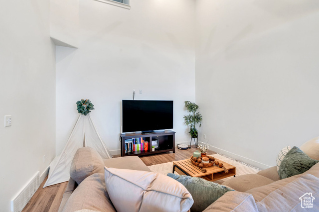 Photo 6 for MLS #2092907 at 3985 W 1960 North