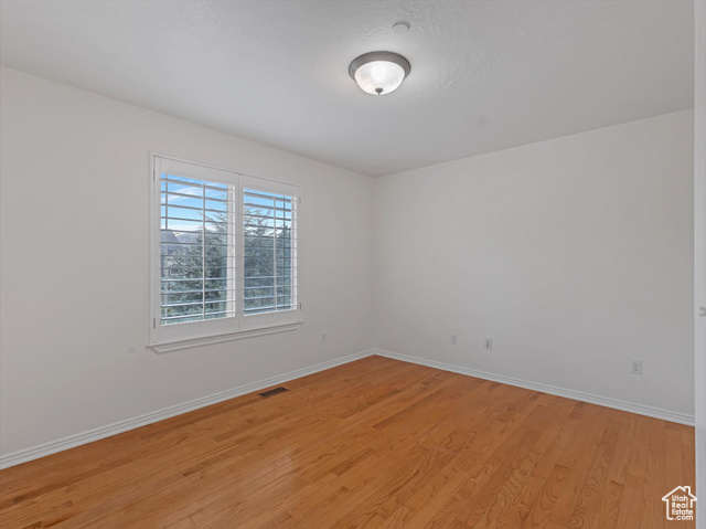 Photo 21 for MLS #2093027 at 1639 E Lone Oak Dr
