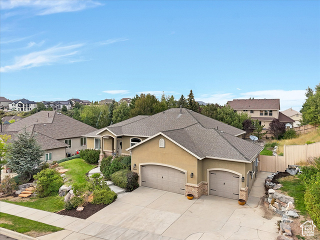 Photo 6 for MLS #2093027 at 1639 E Lone Oak Dr