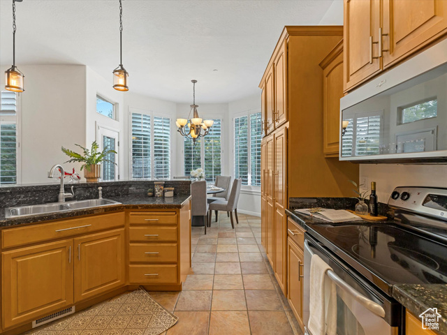 Photo 15 for MLS #2093027 at 1639 E Lone Oak Dr