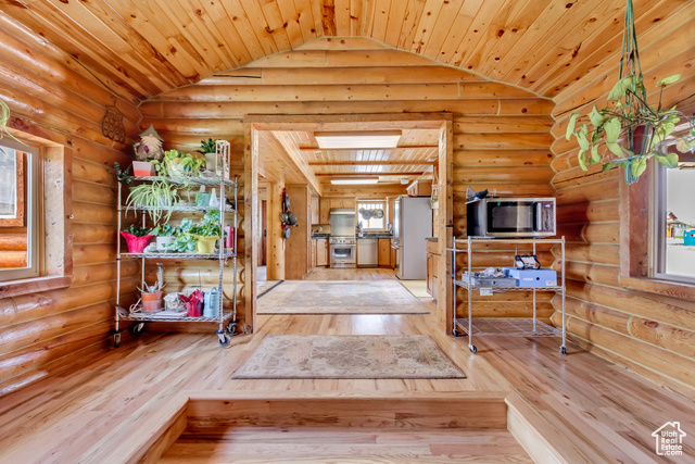 Photo 16 for MLS #2093158 at 366 E Valley Dr