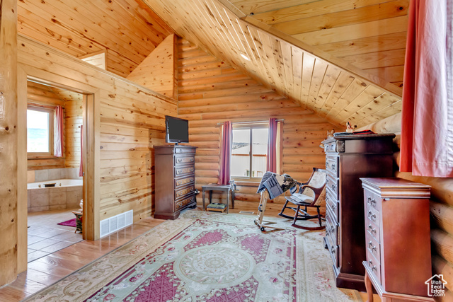 Photo 13 for MLS #2093158 at 366 E Valley Dr