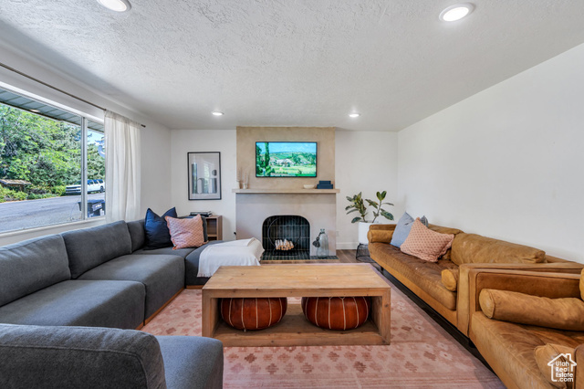 Photo 3 for MLS #2093165 at 2040 N Oakcrest Ter