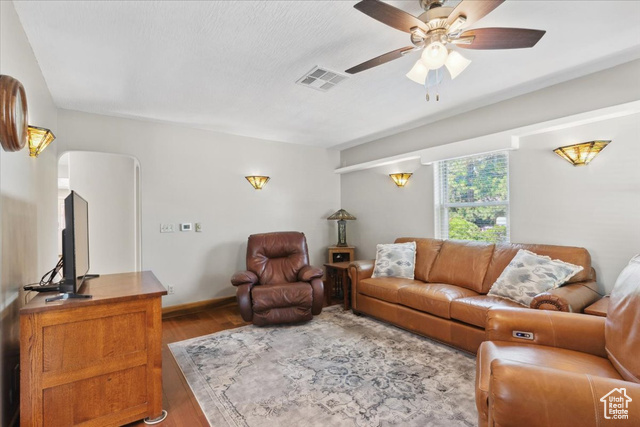 Photo 3 for MLS #2093217 at 558 E Garden Ave