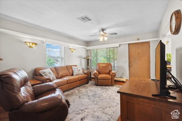 Photo 4 for MLS #2093217 at 558 E Garden Ave