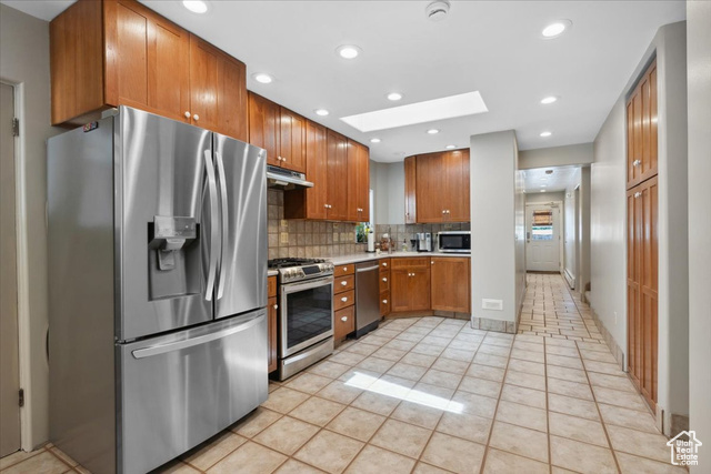 Photo 9 for MLS #2093217 at 558 E Garden Ave