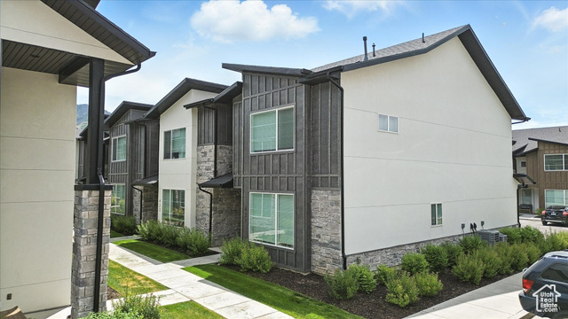 Photo 2 for MLS #2093295 at 427 W 65 South