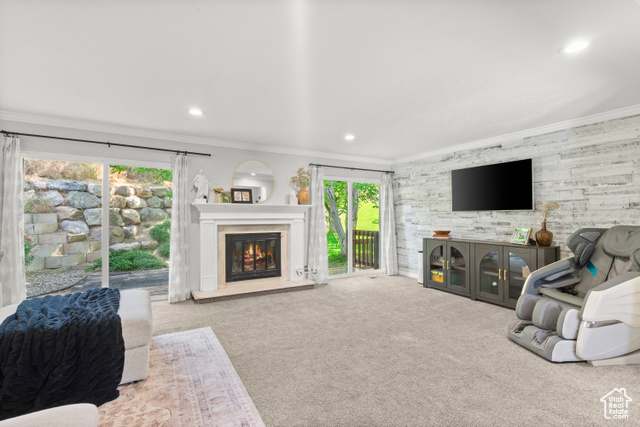 Photo 6 for MLS #2093358 at 958 N Main St