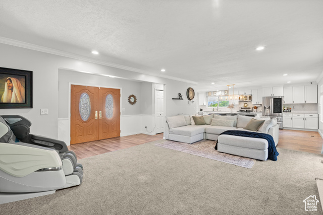 Photo 3 for MLS #2093358 at 958 N Main St
