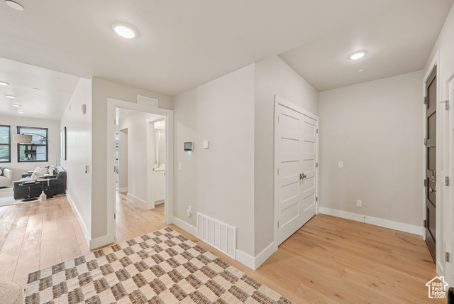 Photo 16 for MLS #2093452 at 1121 W Vos Cir #102