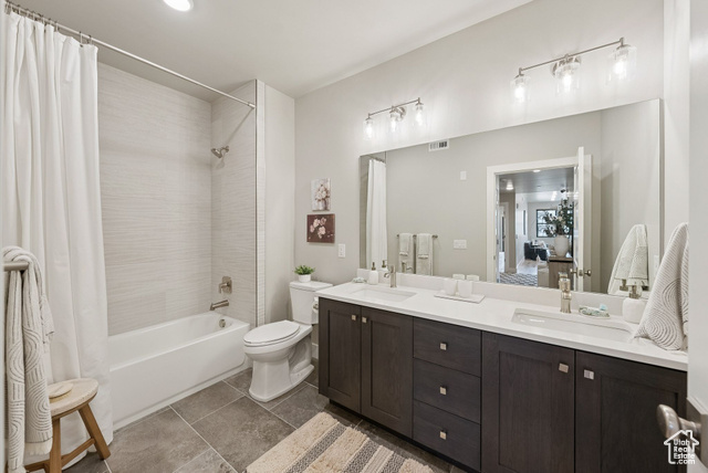 Photo 14 for MLS #2093452 at 1121 W Vos Cir #102