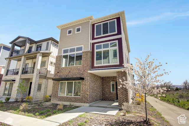 Photo 3 for MLS #2093528 at 75 N Rio Grand Ave