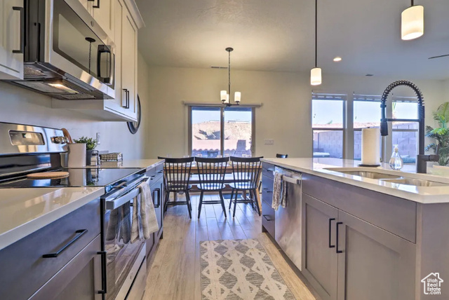 Photo 7 for MLS #2093536 at 1377 E Vista Roja Pl