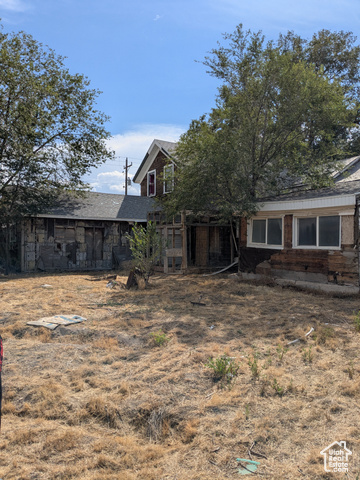 Photo 3 for MLS #2093558 at 637 E Main St