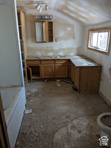 Photo 8 for MLS #2093558 at 637 E Main St