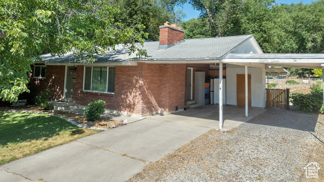 Photo 2 for MLS #2093586 at 1561 S Main St