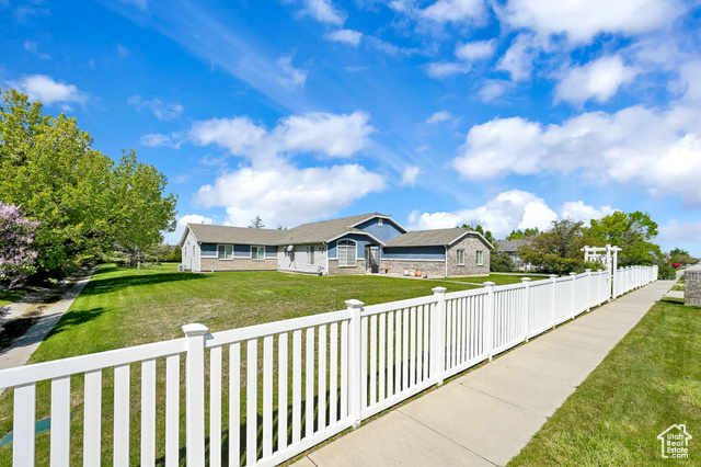 Photo 2 for MLS #2093667 at 3139 N Pelican Dr