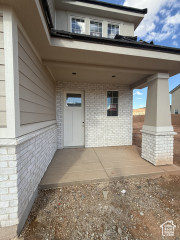 Photo 2 for MLS #2093882 at 967 E Malibu Dr
