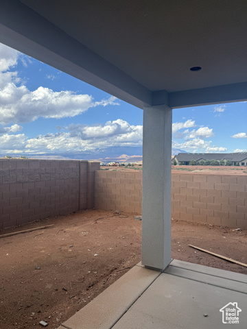 Photo 9 for MLS #2093882 at 967 E Malibu Dr