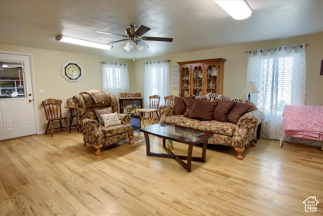 Photo 10 for MLS #2094082 at 5724 W Darle Ave